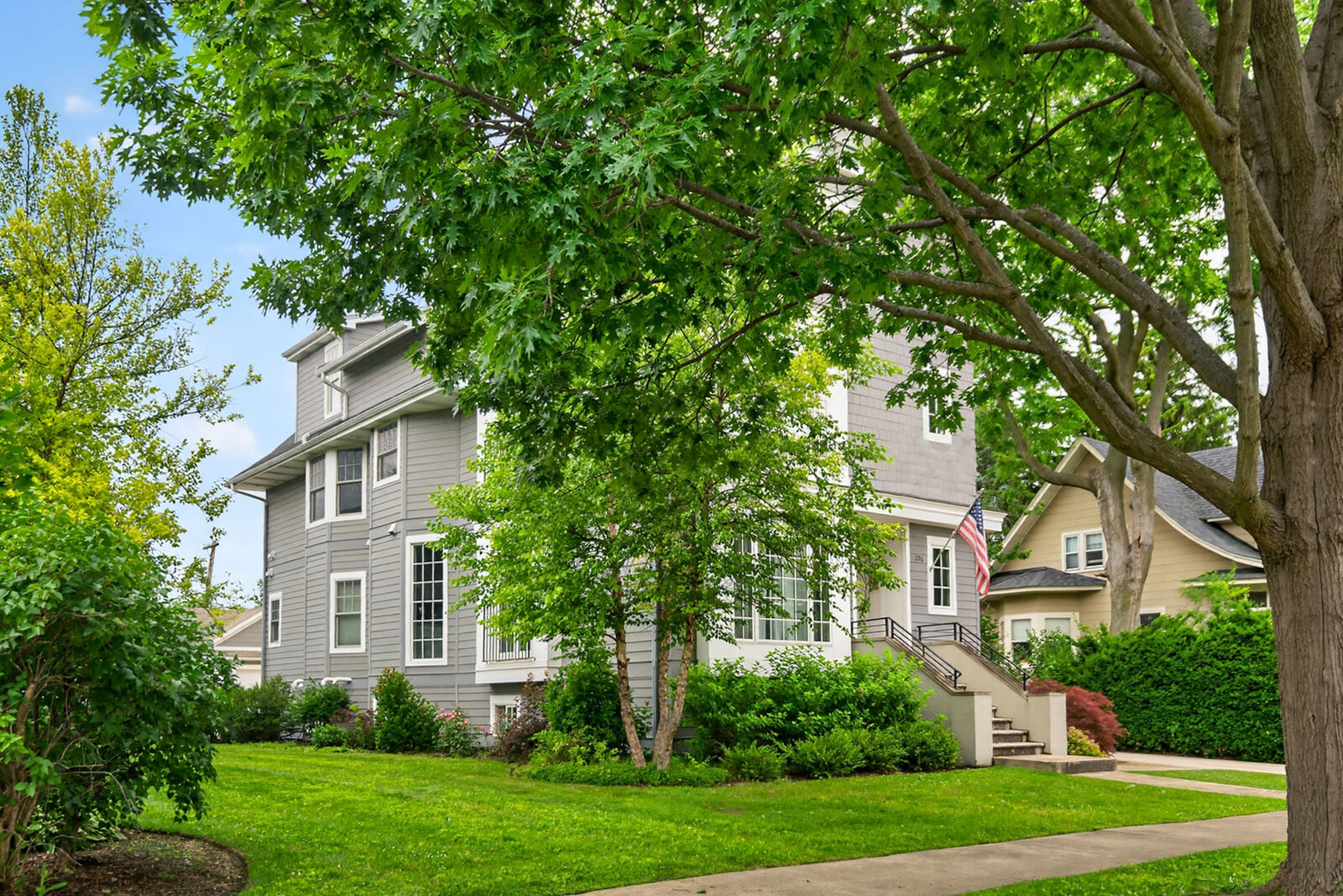 Property Photo:  296 N Maple Avenue  IL 60126 