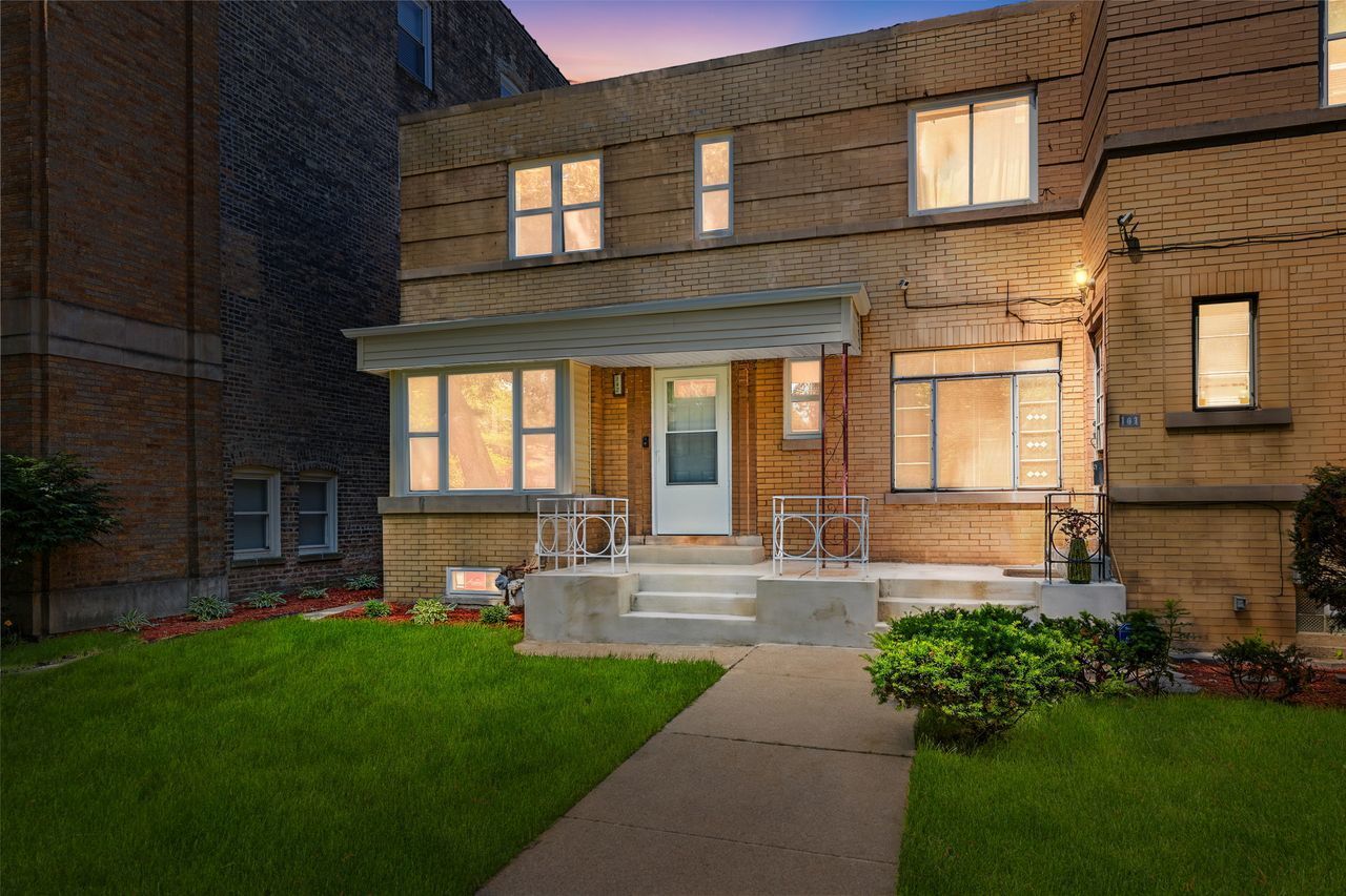 Property Photo: 142 Callan Avenue IL 60202