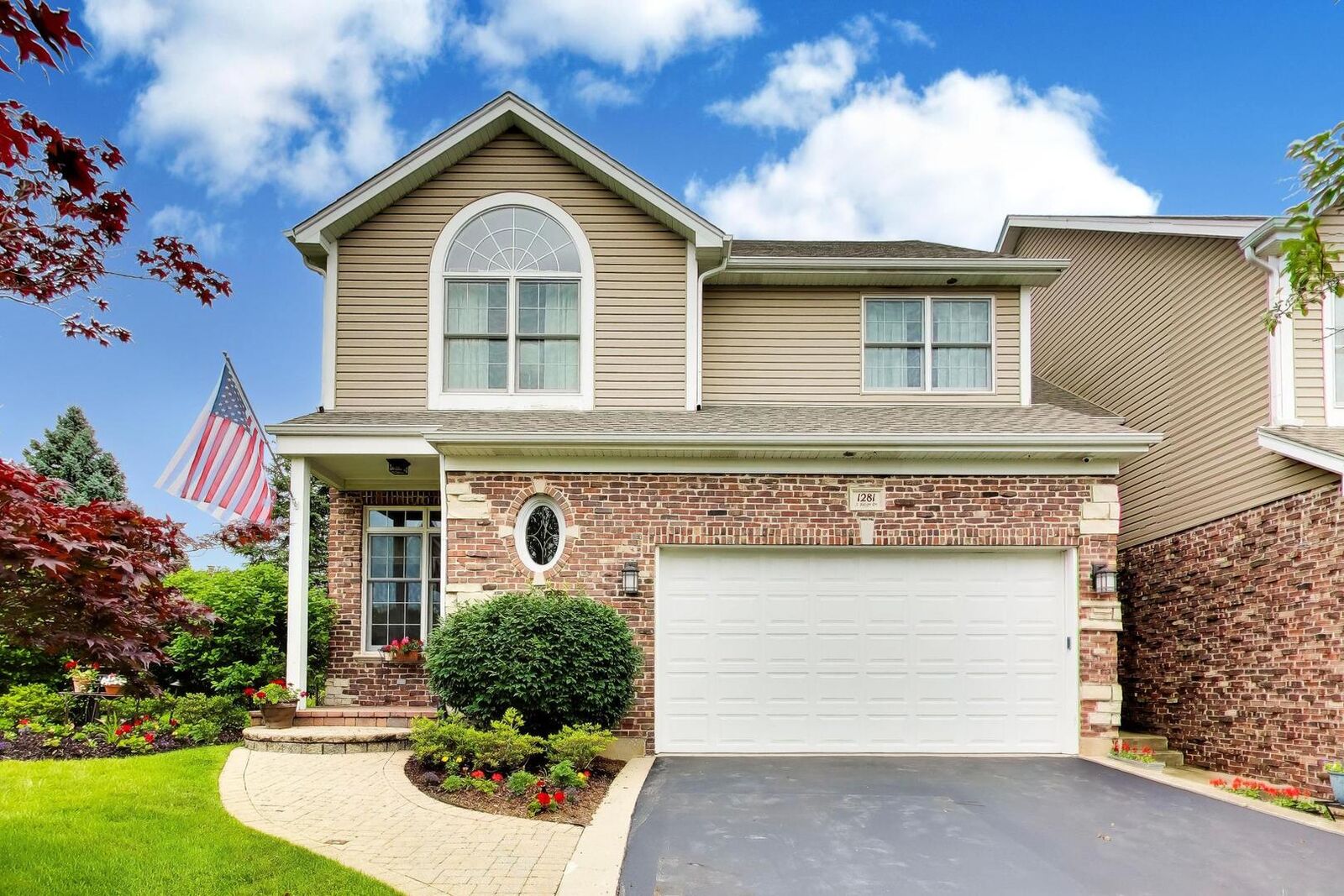 Property Photo:  1281 S Falcon Drive  IL 60067 