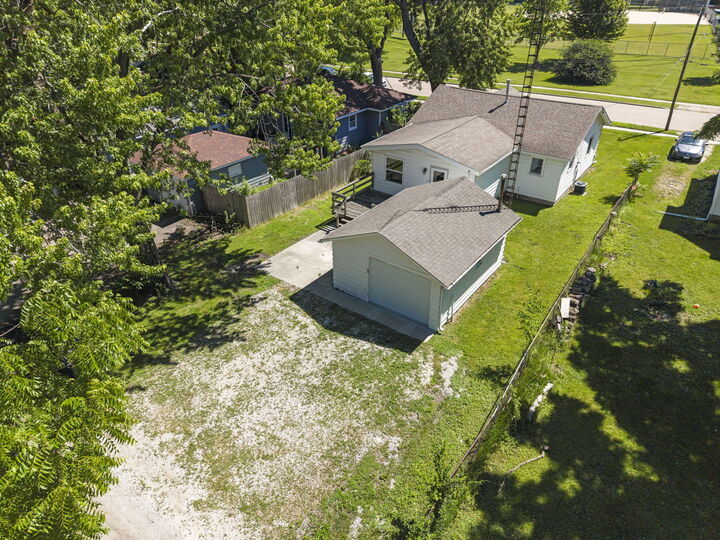Property Photo:  913 N 15th Street  IL 60115 