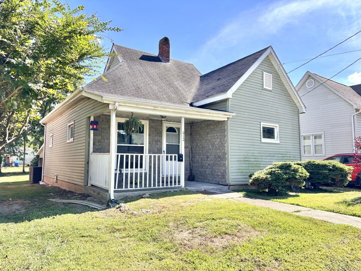 Property Photo:  612 W Monroe Street W  IL 62948 