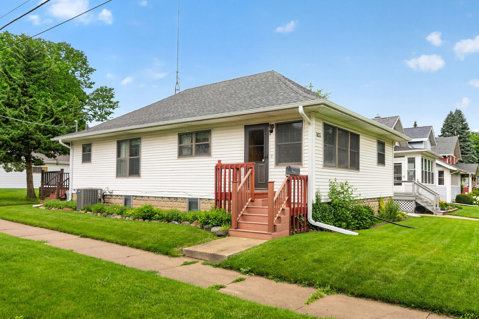 Property Photo:  803 N 9th Street  IL 60115 