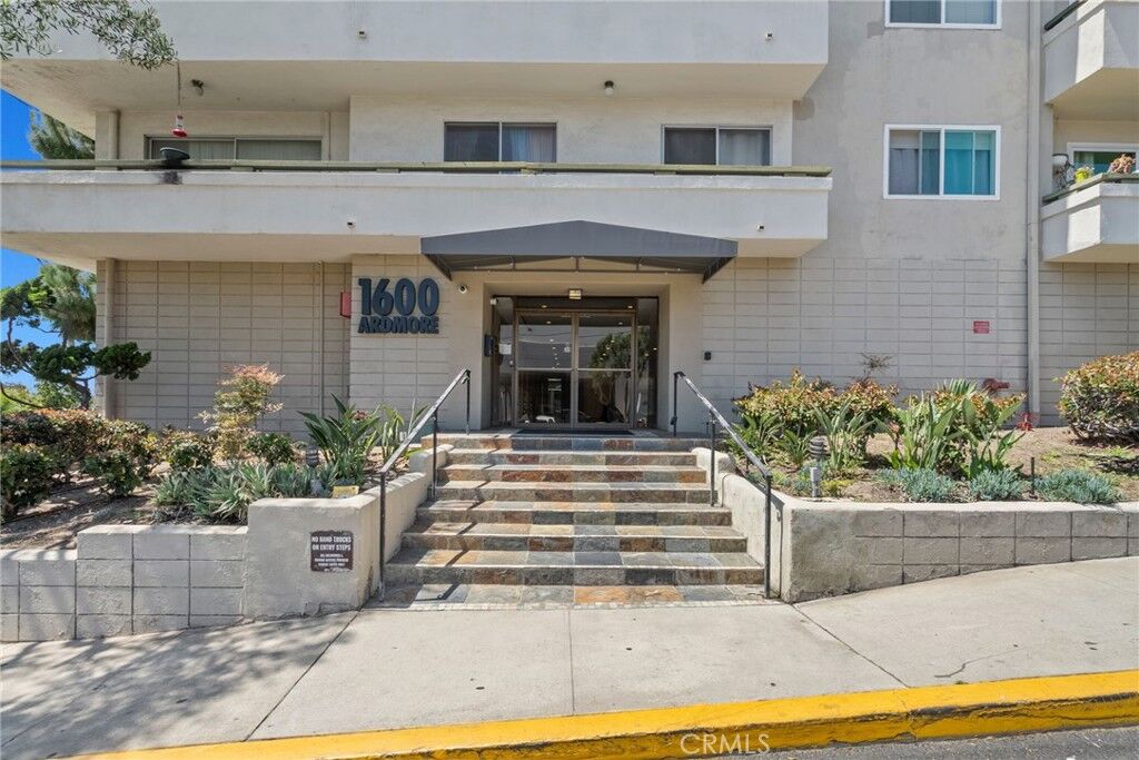Property Photo: 1600 Ardmore Avenue 417 CA 90254