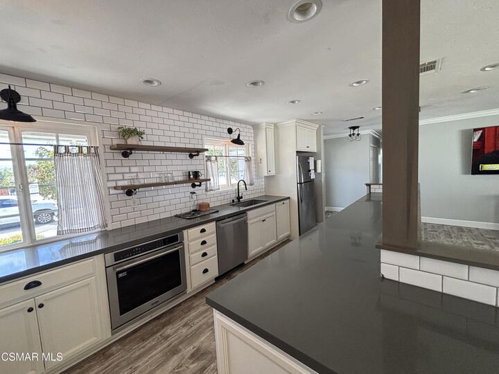 Property Photo:  751 Calle Naranjo  CA 91360 