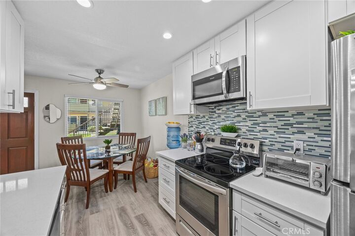 Property Photo:  2094 E Grand Avenue 32  CA 92027 