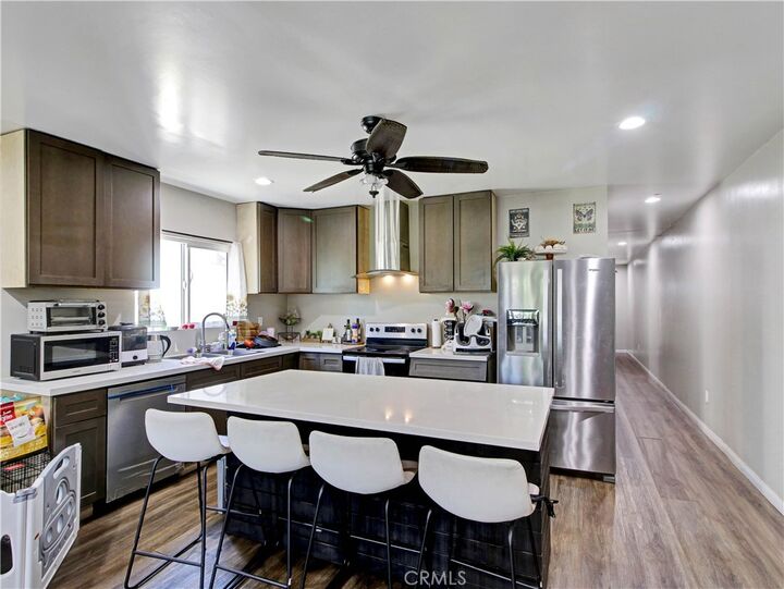 Property Photo:  5420 Manhattan Place  CA 90062 