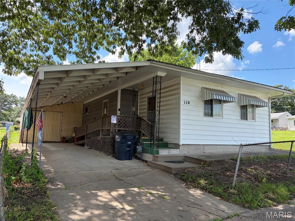 Property Photo:  110 Water Street  IL 62089 