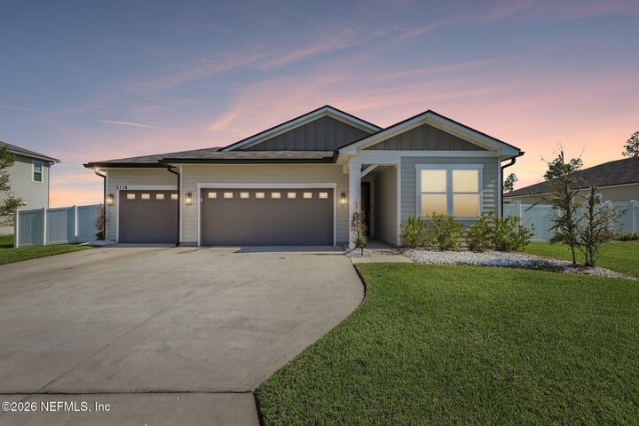Property Photo:  5114 Angel Lake Drive  FL 32218 