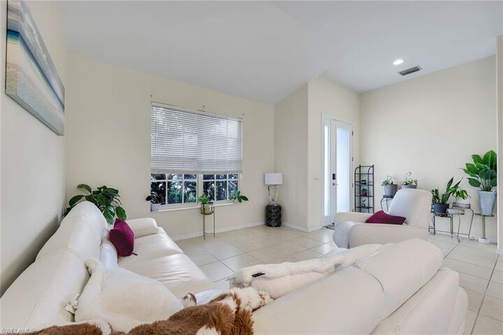 Property Photo: 2010 Fairmont Ln FL 34120