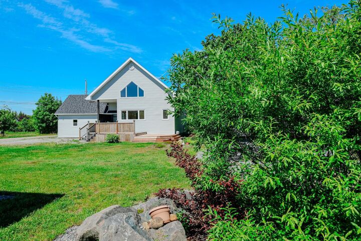 12 Clam Point Road — photo 1