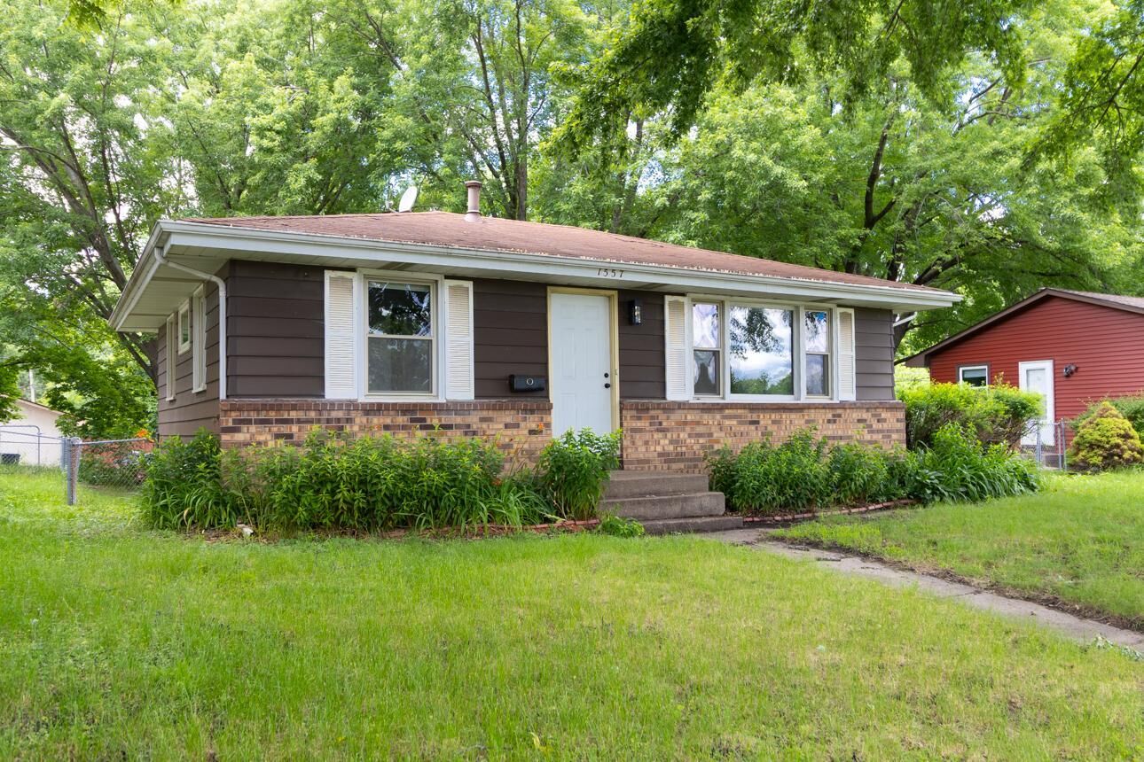 Property Photo: 1557 Dale Street N MN 55117