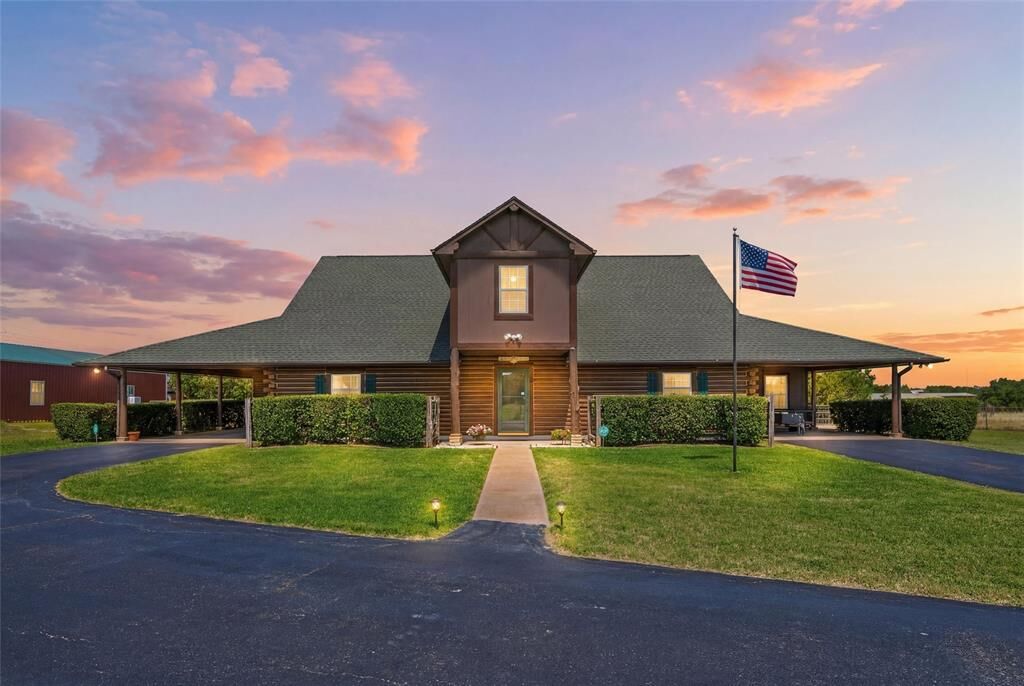 Property Photo: 7301 Comer Lane TX 76085