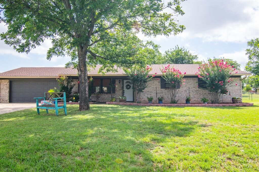 Property Photo:  105 Greentree Circle  TX 76802 