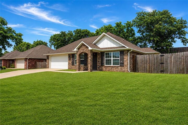 Property Photo:  804 Brook Street  AR 72734 