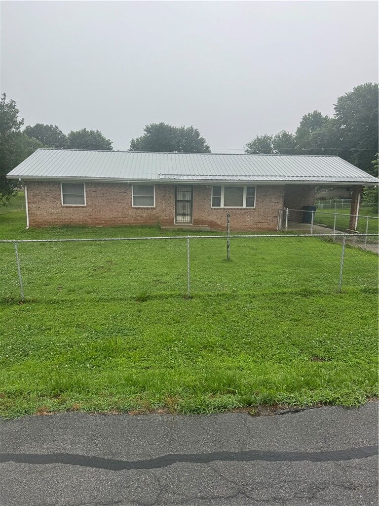 Property Photo: 628 Pine Avenue AR 72734
