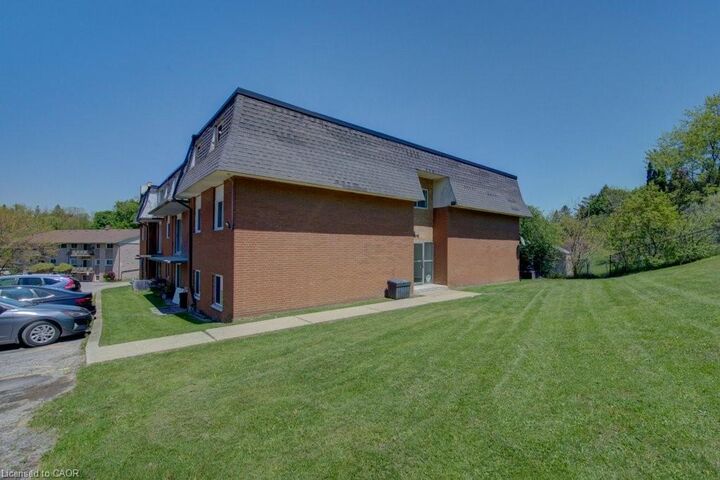Property Photo:  267 Clyde Road 17  ON N3H 1C4 