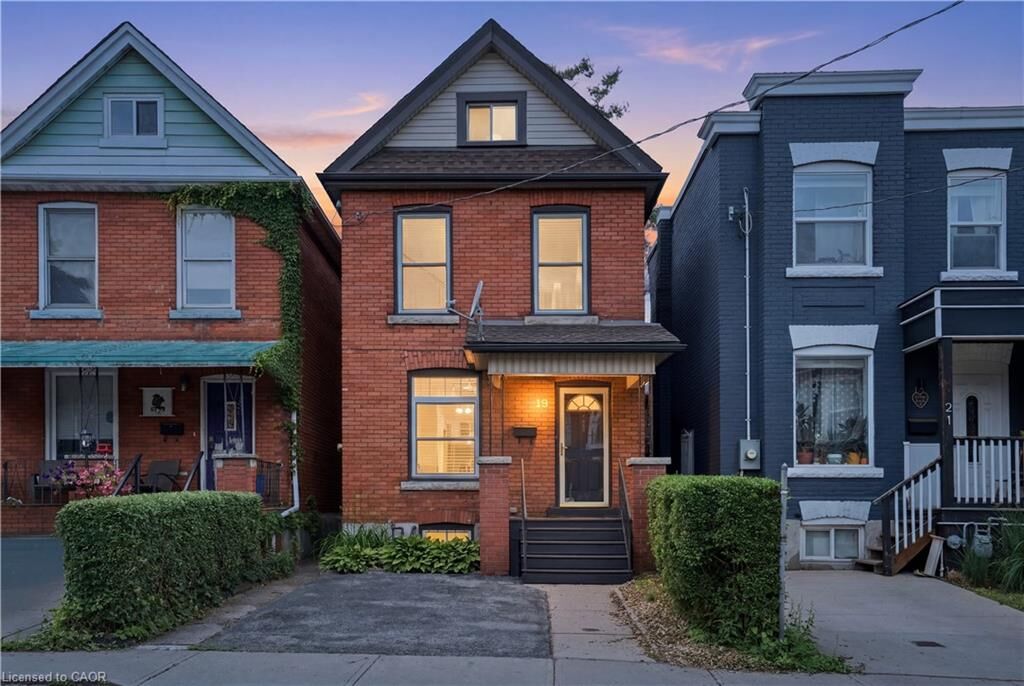 Property Photo:  19 Huntley Street  ON L8L 5X8 