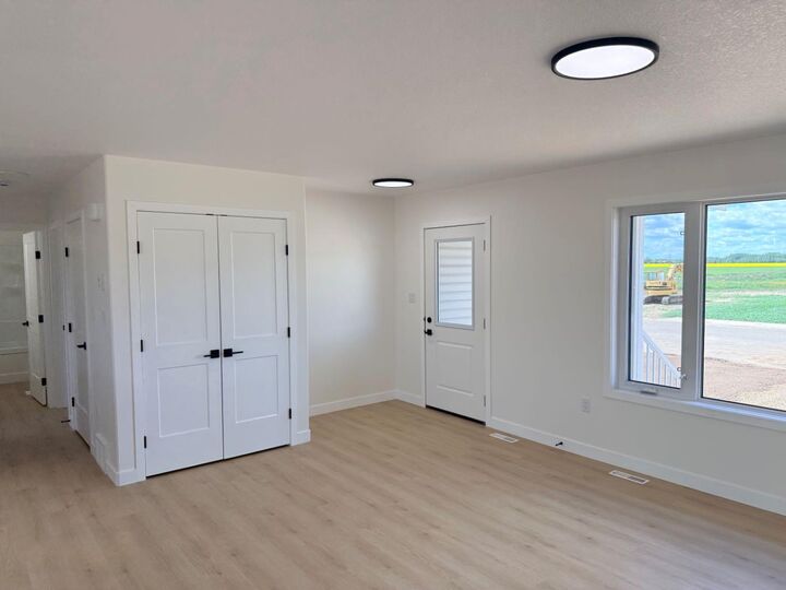 Property Photo:  9101 109 Street  AB T0H 2H0 