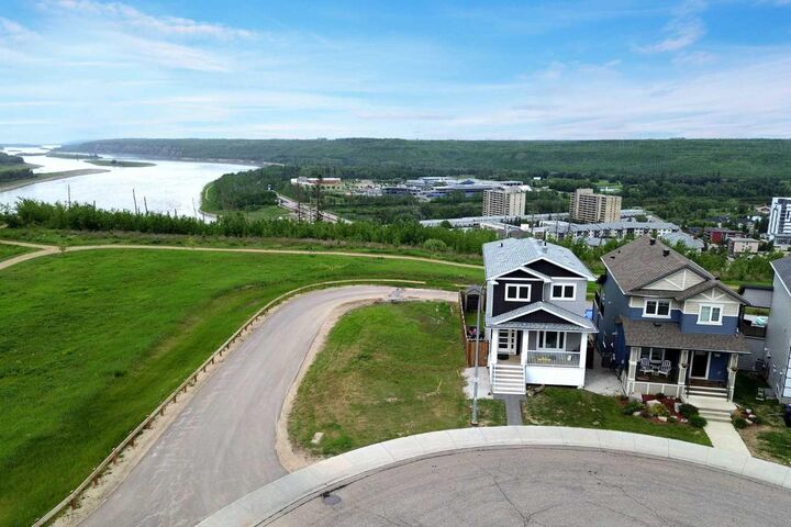 868 Athabasca Avenue — photo 1