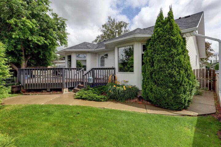 Property Photo:  415 8 Street E  AB T0J 0Y5 