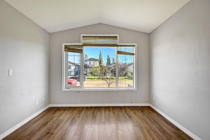 Property Photo:  9021 95 Avenue  AB T8X 1V3 