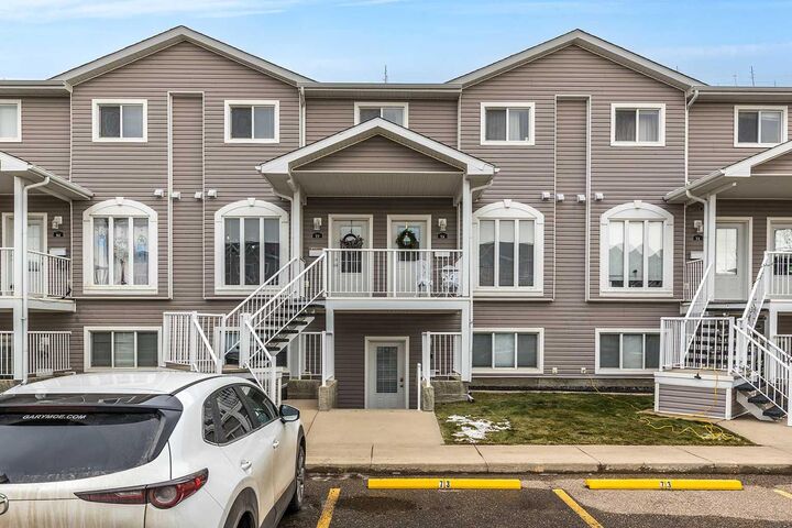 Property Photo:  75 Somerset Lane SE  AB T1B 0E7 