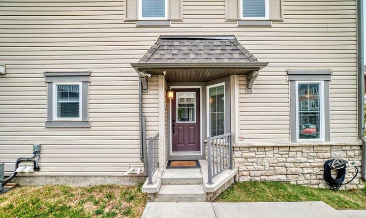 Property Photo:  535 Windstone Common SW  AB T4B 3R7 