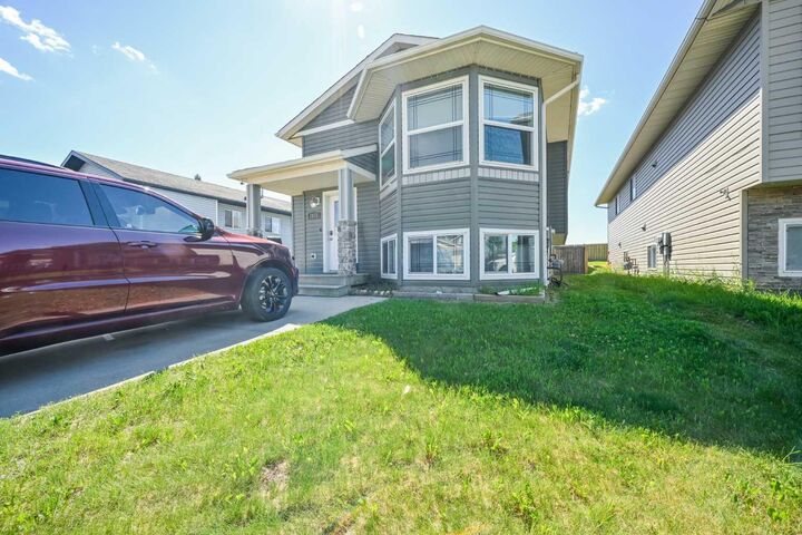 7018 90 Street — photo 1