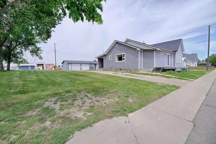 Property Photo: 104 Retzke Street AB T0K 0V0