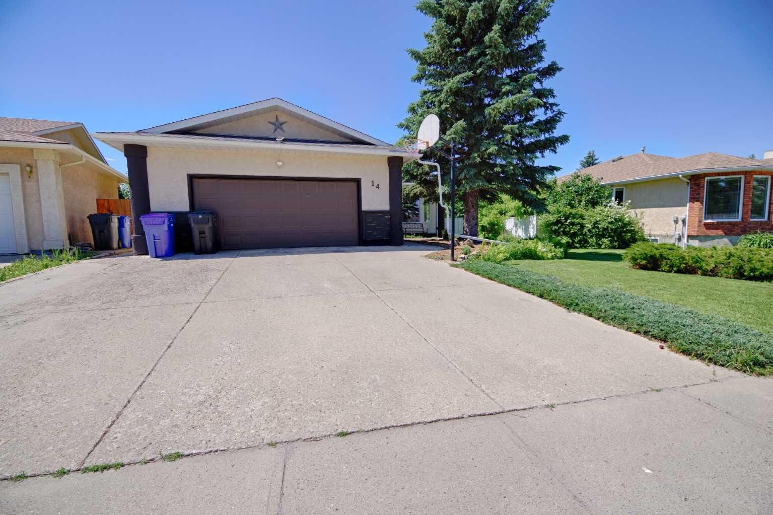 Property Photo:  14 Mt Brazeau Road W  AB T1K 6L6 