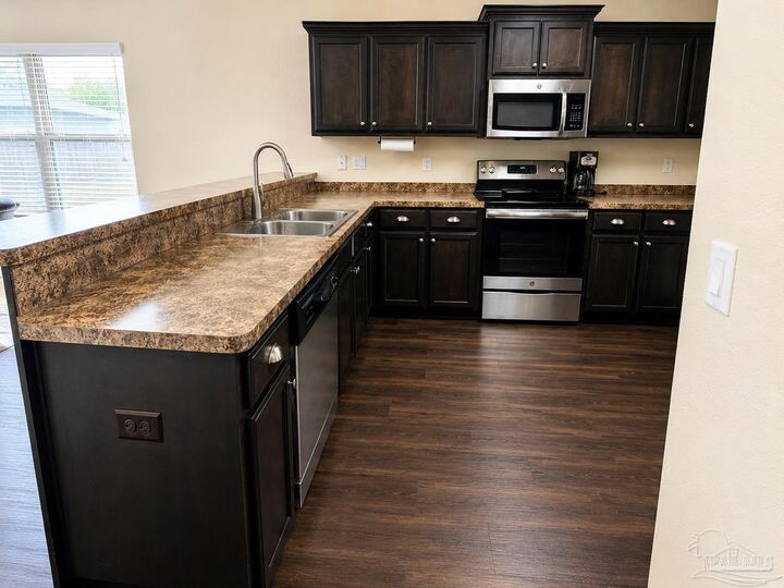 Property Photo: 5065 Carmell Ridge Cir FL 32570