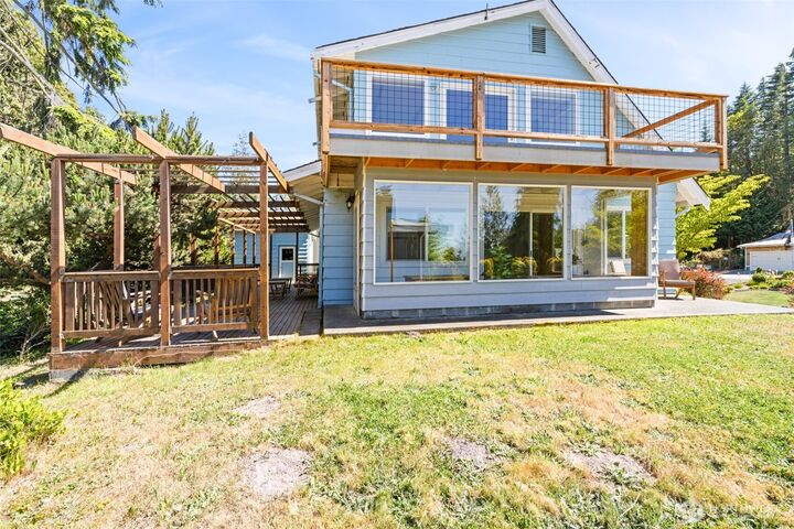 Property Photo: 100 Juan De Fuca Way WA 98362