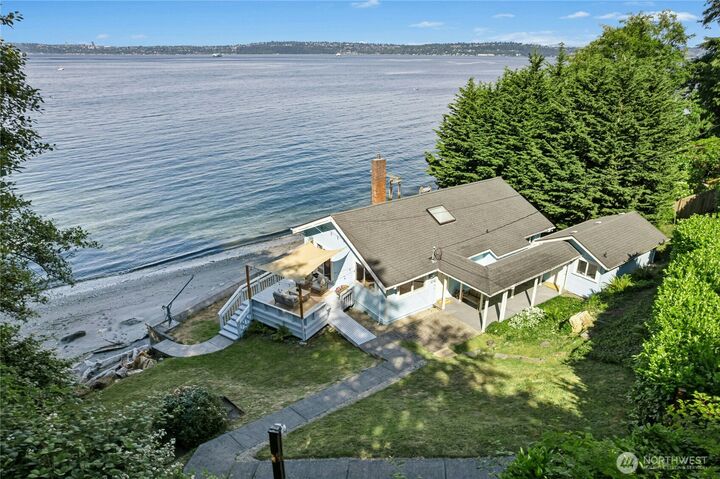Property Photo:  10932  Vashon Hwy  SW  WA 98070 