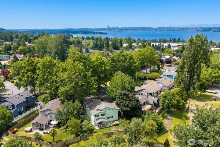 Property Photo:  910  6th Place S  WA 98033 