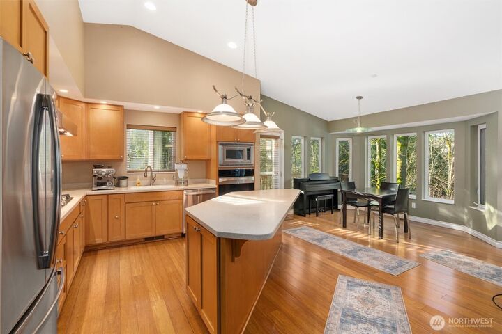Property Photo:  7337  151st Avenue NE  WA 98052 
