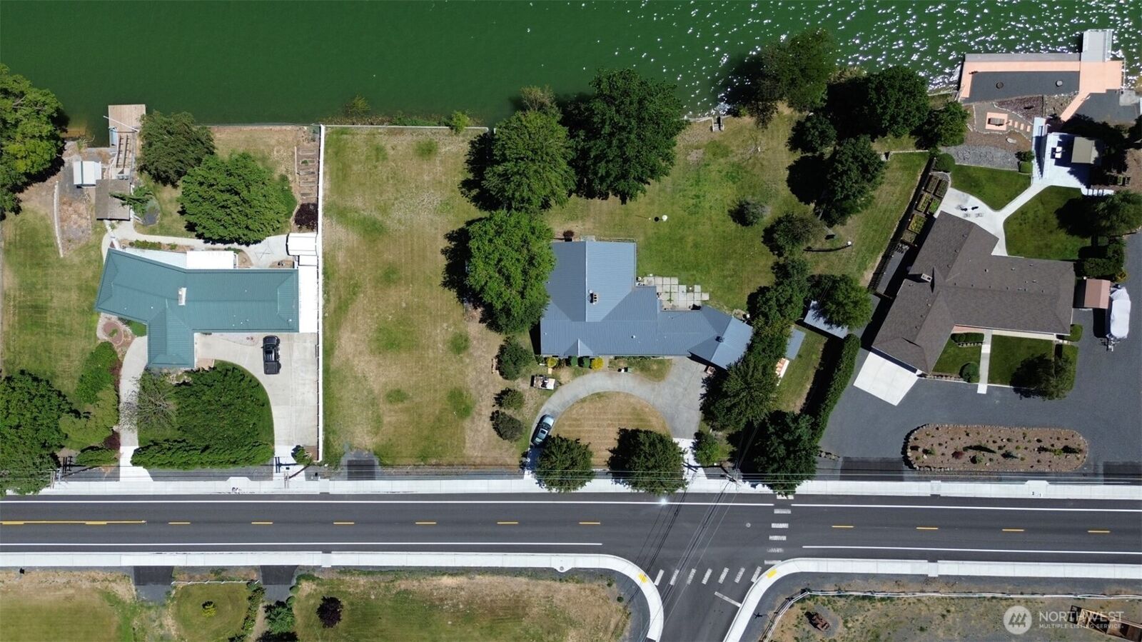 Property Photo: 2009 Westshore Drive WA 98837