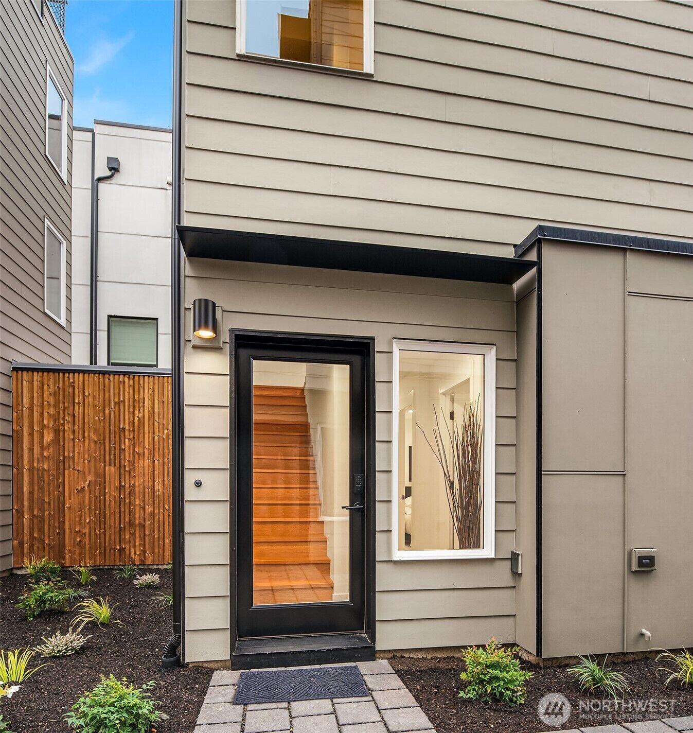 Property Photo:  1457  22nd Avenue B  WA 98122 
