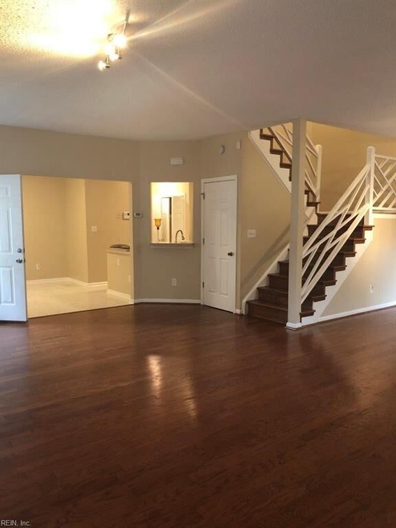 Property Photo:  820 E Willow Point Pl  VA 23602 