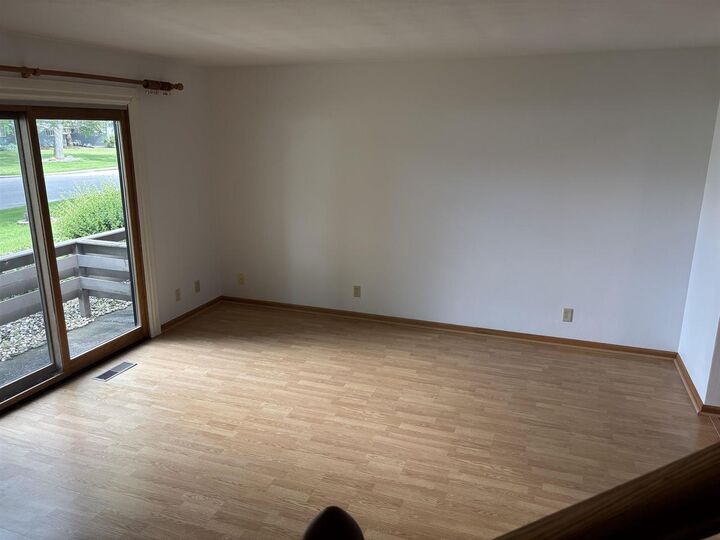 Property Photo: 1422 Dayton Drive 3 WI 53546