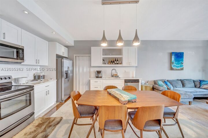 Property Photo:  5005 Collins Ave Ph02  FL 33140 