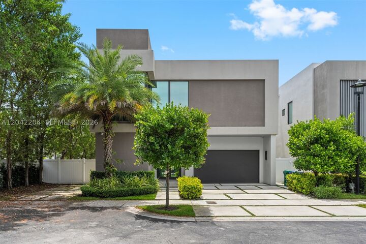 Property Photo: 6814 NW 104th Ct FL 33178