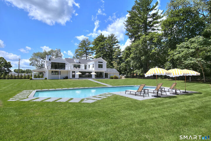 Property Photo:  240 North Avenue  CT 06880 