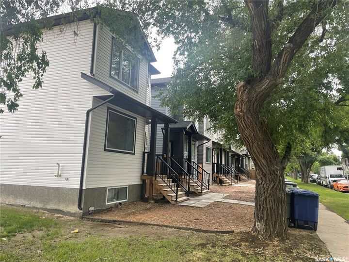 Property Photo: 1530 B Avenue N SK S7L 1H1