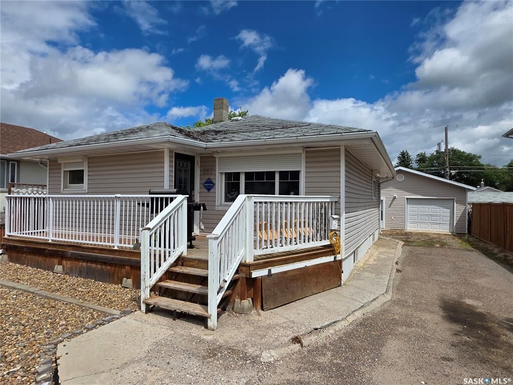 Property Photo: 227 10th Avenue NW SK S9H 1B4