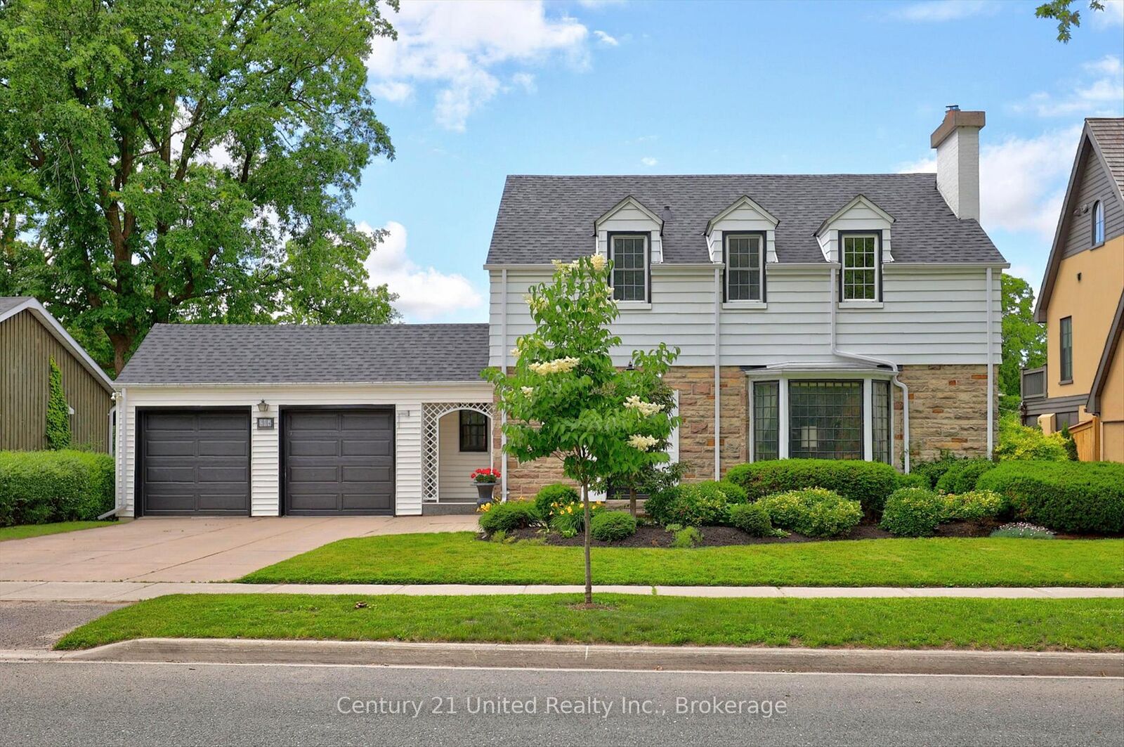 Property Photo: 204 O'Carroll Avenue ON K9H 4V4