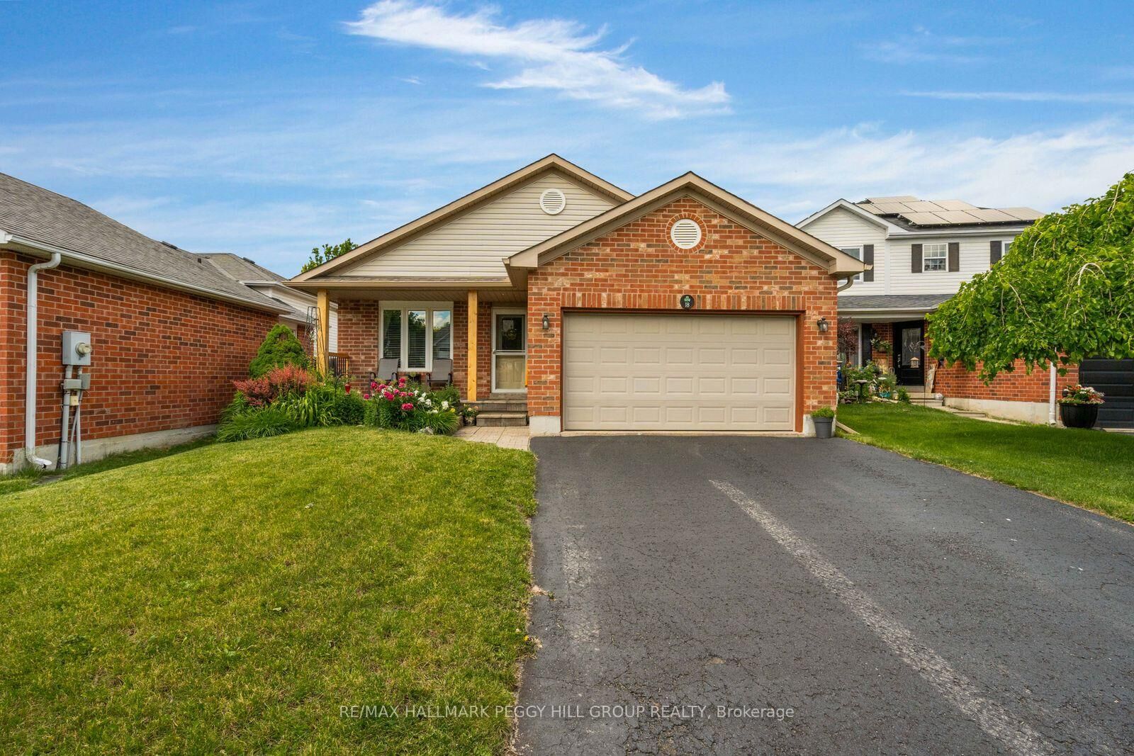 Property Photo:  18 Draper Crescent  ON L4N 8A9 