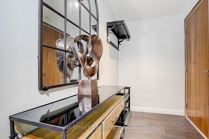 Property Photo: 95 McMahon Drive 2512 ON M2K 0H2