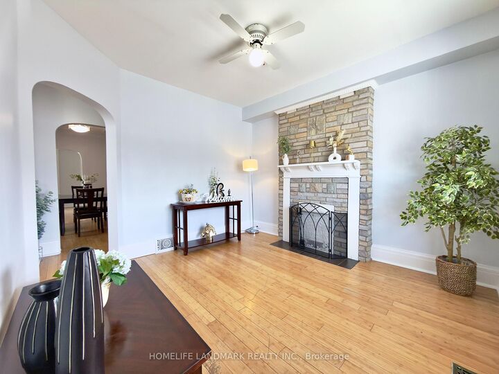 Property Photo: 67 Banting Avenue ON L1H 2M1