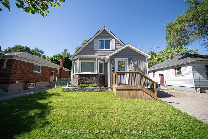 32 Elmwood Avenue — photo 1
