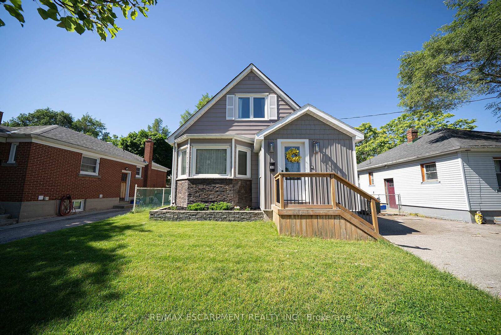 Property Photo: 32 Elmwood Avenue ON N3R 2J8